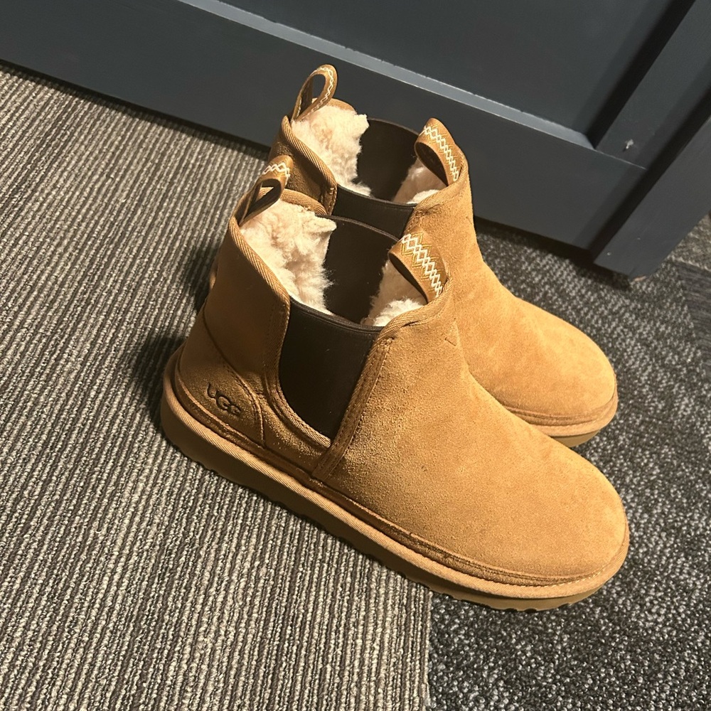 UGG unisex Tan Boots